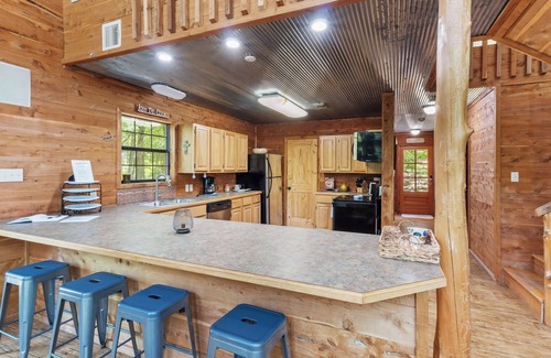 Murfreesboro Casa | Riverfront 3-bedroom house on 5 acres in Murfreesboro, near Crater Of Diamonds
