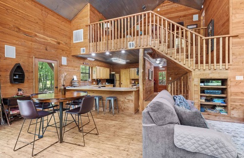 Murfreesboro Casa | Riverfront 3-bedroom house on 5 acres in Murfreesboro, near Crater Of Diamonds