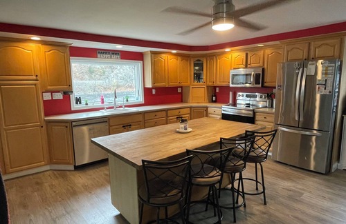 Martins Creek Casa | Riverfront 3-bedroom house