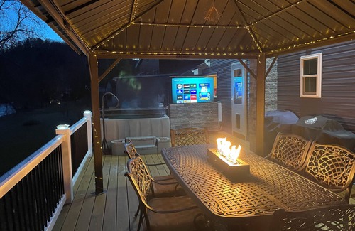 Martins Creek Casa | Riverfront 3-bedroom house