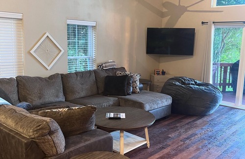 La Crosse Casa | Riverfront 3 King Bedroom Home With Amazing Waterfront Views