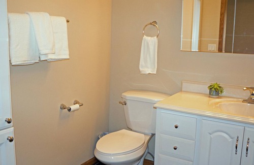 La Crosse Casa | Riverfront 3 King Bedroom Home With Amazing Waterfront Views