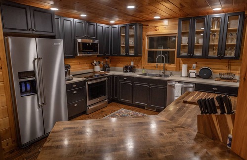 Clyde Casa | Riverfront-3 Luxury Homes on 500 Acres incl 5BR/3BA + 3BR/3BA + 2BR/2BA -Group A