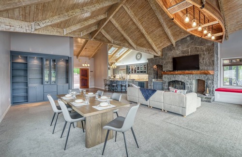 Kernville Casa | Riverfront 3BR w/Dock—Siletz Sanctuary II 30+ Nights Lincoln City & Depoe Bay