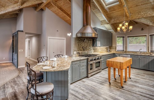 Kernville Casa | Riverfront 3BR w/Dock—Siletz Sanctuary II 30+ Nights Lincoln City & Depoe Bay