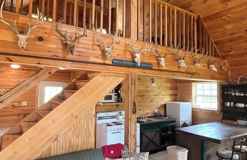 Van Buren Cabina | Riverfront Adventure Cabin