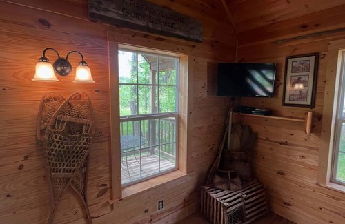 Van Buren Cabina | Riverfront Adventure Cabin