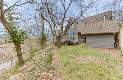 Treece Casa | Riverfront Baxter Springs Home with Deck and Grill!