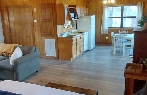 Berryville Cabina | Riverfront Blue Heron Cabin on the Kings River