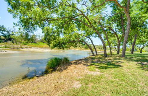 Brady Casa | Riverfront Brady Retreat on 25 Acres!