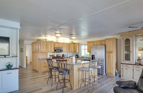 Bullhead City Casa | Riverfront Bullhead City House w/ Balcony!