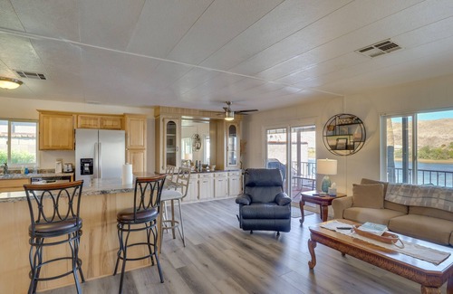 Bullhead City Casa | Riverfront Bullhead City House w/ Balcony!