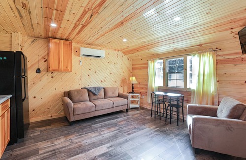 Blanchardville Cabina | Riverfront Cabin Near Yellowstone Lake State Park