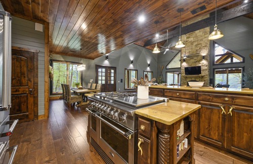 Golden Cabina | Riverfront Cabin-160 acres/Mtn & River Views!Hiking &ATV Trails!Kayaks Provided!