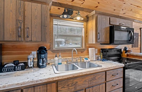 Sylva Casa | Riverfront Cabin, Fish, Hike & 5 Min to Sylva