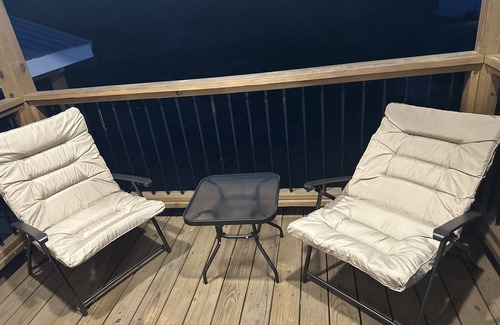 Golden Cabina | Riverfront Cabin Located directly on Glover River sleeps 12+