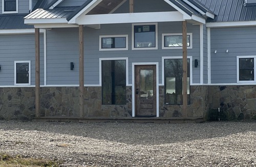 Golden Cabina | Riverfront Cabin Located directly on Glover River sleeps 12+