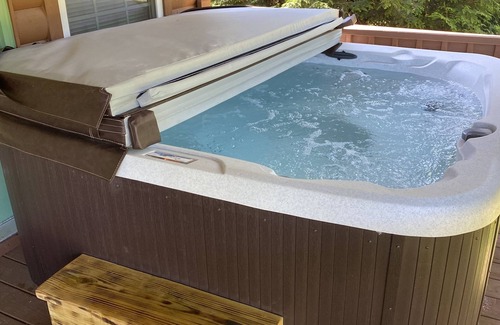 Hiawassee Cabina | Riverfront Cabin! Mountain Views, Pool, Hot Tub, Fishing, Tubing, Fire Pit, WIFI