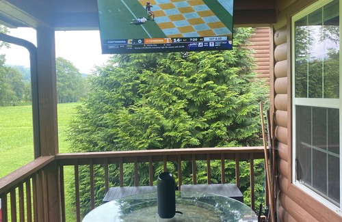 Hiawassee Cabina | Riverfront Cabin! Mountain Views, Pool, Hot Tub, Fishing, Tubing, Fire Pit, WIFI