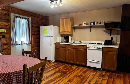 Crystal Falls Cabina | Riverfront Cabin #8.