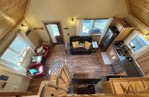 Riggins Cabina | Riverfront Cabin w/Loft in Riggins - Cozy Getaway!