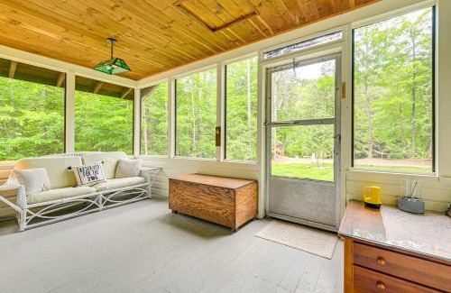 Schroon Lake Casa | Riverfront Cabin with Yard in Schroon Lake!