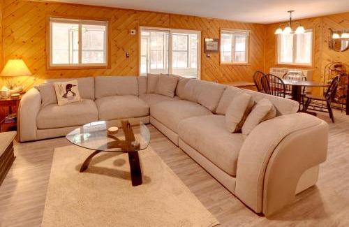 Schroon Lake Casa | Riverfront Cabin with Yard in Schroon Lake!