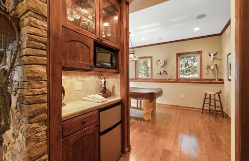 Boone Cabina | Riverfront Cabin with Hot Tub and Game Room