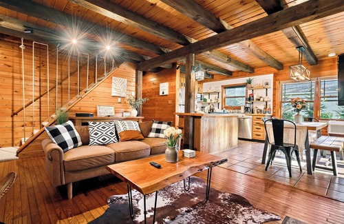 Waterford Cabina | Riverfront Cabin with Heated Pool, Cedar Hot Tub, Sauna and Dock
