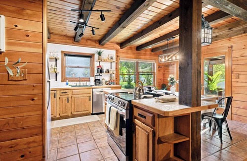 Waterford Cabina | Riverfront Cabin with Heated Pool, Cedar Hot Tub, Sauna and Dock