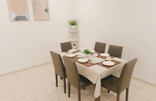 Telok Casa | Riverfront City, Up to 8 Pax, 3 Bedrooms, 2 Bathrooms, 2 Car Park by Star Home