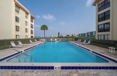 Cocoa Isles Condominio | RIVERFRONT CONDO LIVING! Marvelous 2-bedroom condo in Cocoa Beach