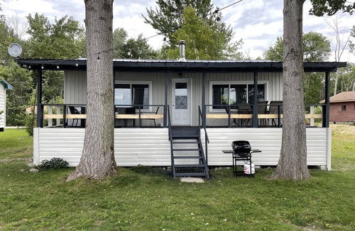 L'Isle-aux-Allumettes Cabaña | Riverfront Cottage