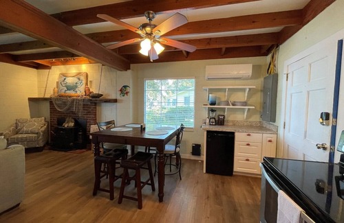 Surry Cabaña | Riverfront Cottage w/ Private Beach Near Wmsburg