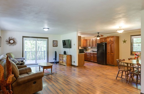 Covington Cabina | Riverfront Covington Cabin w/ Deck & Fire Pit!