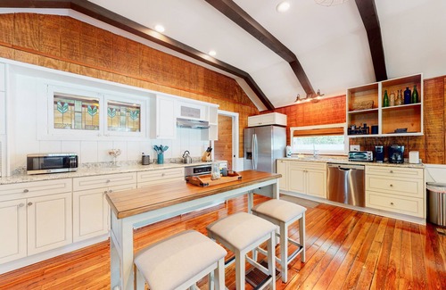 Bonita Springs Cabaña | Riverfront dog-friendly cottages with kayaks, dock, patio, grill, & water views