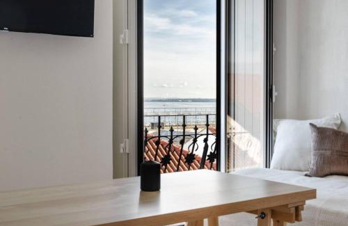Santo Estevao Apartamento | Riverfront Elegance 41br Spacious Retreat