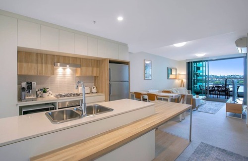 Hamilton Apartamento | Riverfront Flow Poolside and Portside in Hamilton
