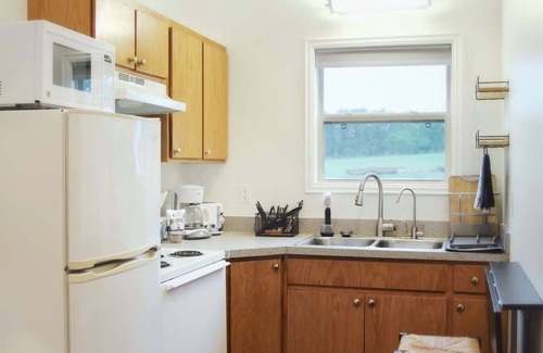 Caplinger Mills Cabaña | Riverfront Getaway: Fire Pit, Cozy Loft (Cabin 2)