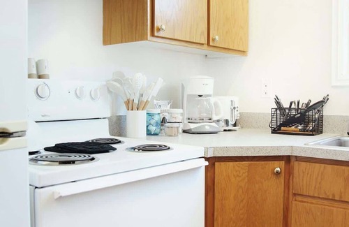 Caplinger Mills Cabaña | Riverfront Getaway: Fire Pit, Cozy Loft (Cabin 2)