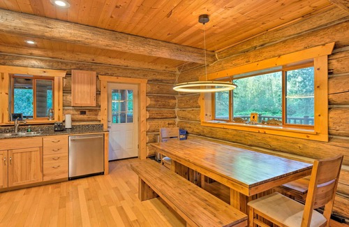 Gold Bar Cabina | ¡NUEVO! Inicio de registro personalizado frente al río cerca de Stevens Pass!