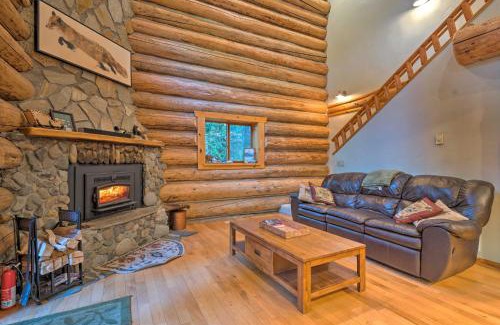 Gold Bar Casa | Riverfront Gold Bar Log Cabin Near Stevens Pass!