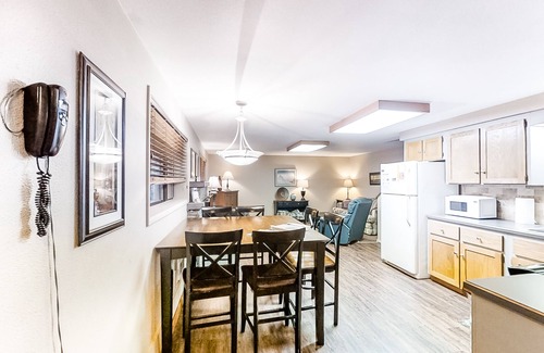 Joseph Casa | Riverfront ground-floor apartment with patio & lovely yard - dog-friendly
