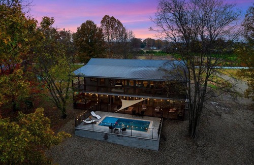 Golden Cabina | Riverfront/HeatedPool/GameRoom/Kayak/Fish