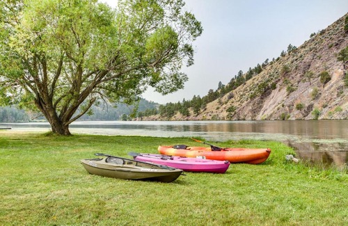 Helena Casa | Riverfront Helena Retreat with Small Dock and Kayaks!