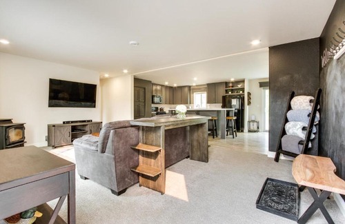 Helena Casa | Riverfront Helena Retreat with Small Dock and Kayaks!