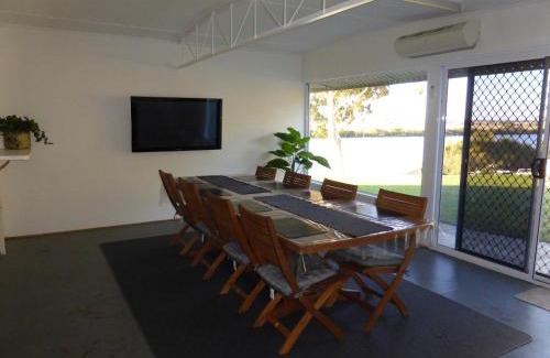Seymour Casa | Riverfront Holiday House