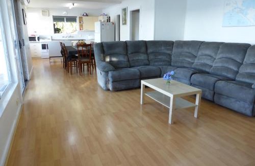 Seymour Casa | Riverfront Holiday House