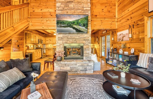 Ellijay Cabina | Riverfront - Hot Tub - kayaks - fire pits - 4 king beds - awesome views-wildlife