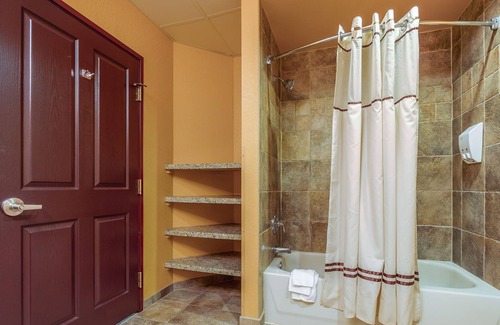 Wisconsin Dells Condominio | Hermoso condominio de 3 dormitorios. Las estancias de verano incluyen hasta 10 pases del Arca de Noé.